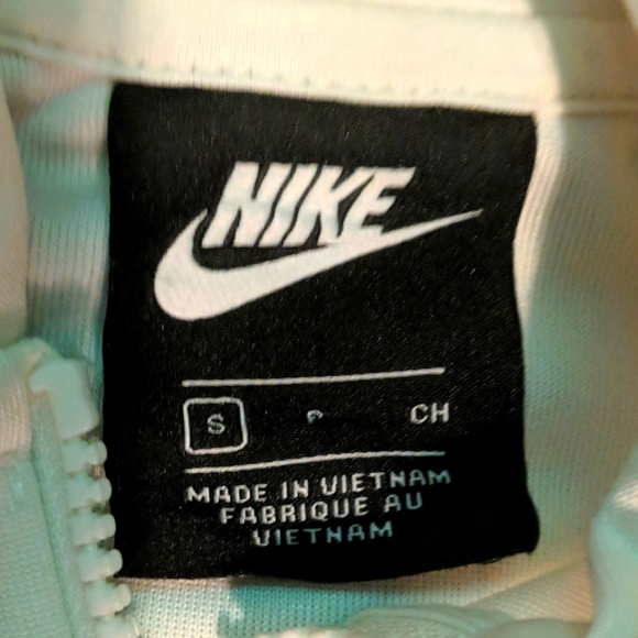 Women's Nike lightweight training jacket - Picture 2 of 5